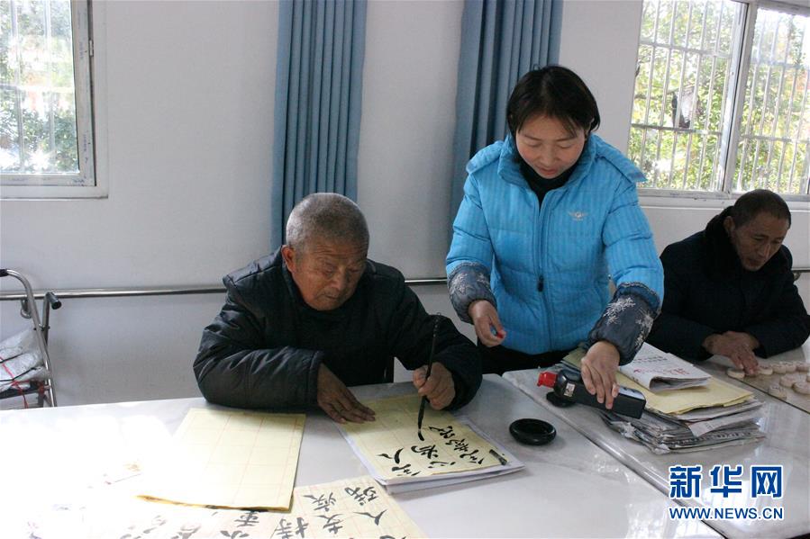 （在習(xí)近平新時(shí)代中國(guó)特色社會(huì)主義思想指引下——新時(shí)代新作為新篇章·總書記關(guān)切脫貧事·圖文互動(dòng)）（3）醫(yī)療扶貧，照亮貧困家庭的明天