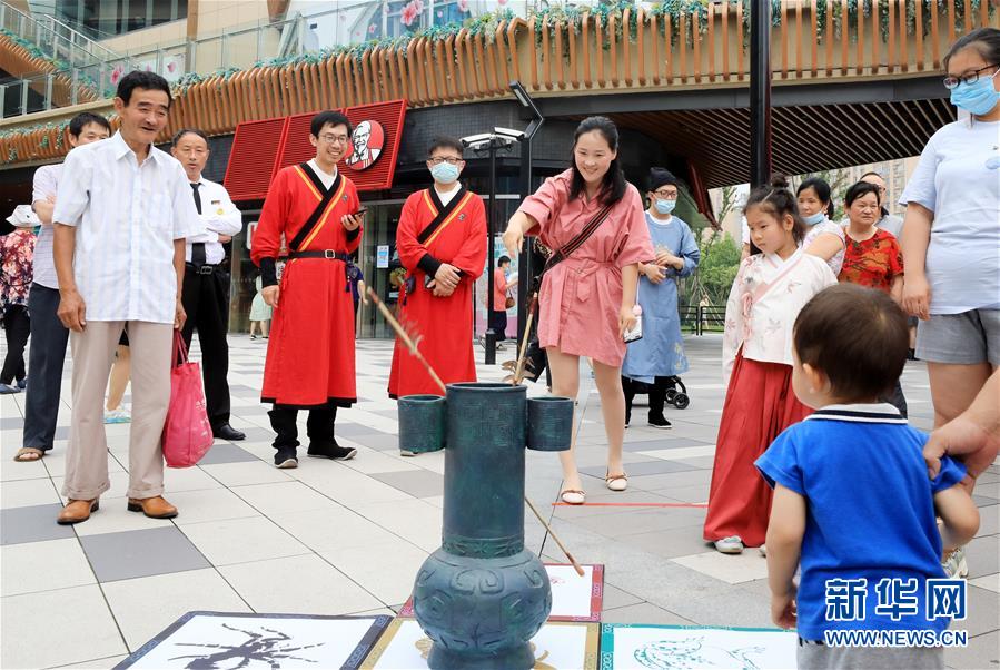 （新華全媒頭條·圖文互動(dòng)）（6）線上線下消費(fèi)升溫 文旅活動(dòng)邁上“云端”——端午假期透視我國(guó)經(jīng)濟(jì)高質(zhì)量發(fā)展新動(dòng)力